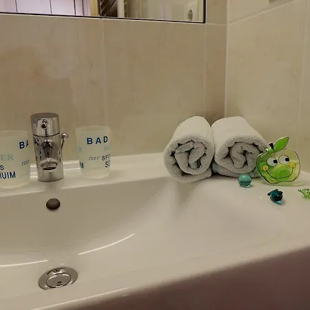 Gaestehaus Regina 乌登斯