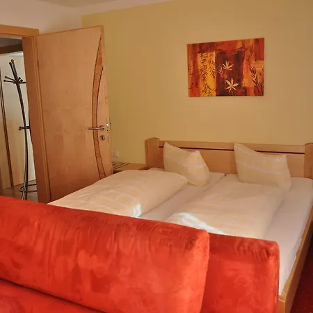 Gaestehaus Regina 乌登斯